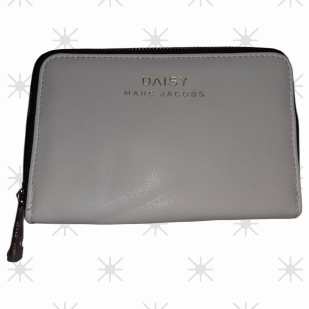 Marc Jacobs Daisy Clutch Wallet
